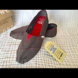 TOMS classic Loafers NWT